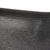 Louis Vuitton "Viktor Messenger" van Taiga Leather
