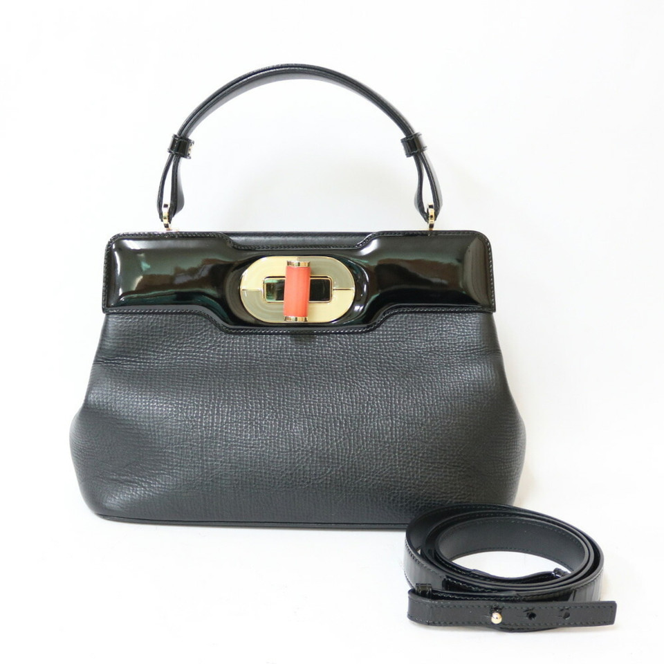 Bulgari Handtasche aus Leder in Schwarz