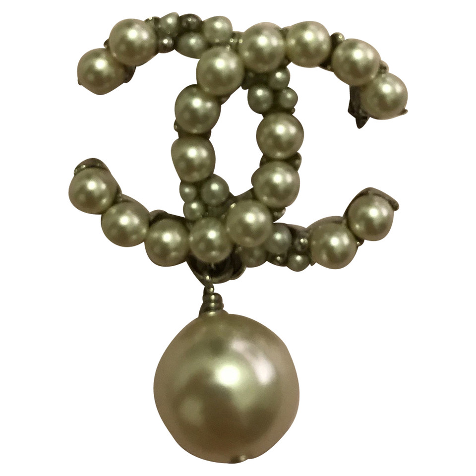 Chanel Brosche aus Perlen in Gold