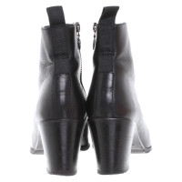 Acne Stiefeletten aus Leder in Schwarz