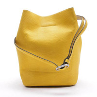 Calvin Klein Umhängetasche aus Leder in Gelb