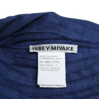 Issey Miyake Blouse plissée en bleu