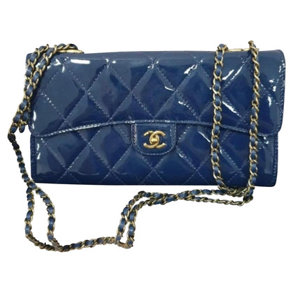 Chanel Flap Bag aus Lackleder in Blau