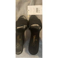 Chanel Sandalen aus Leder in Schwarz