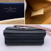 Louis Vuitton Shoulder bag Leather in Black