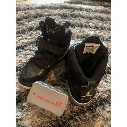 Jordan Sneakers aus Wildleder in Schwarz