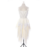 Alexander McQueen Kleid aus Leinen in Creme