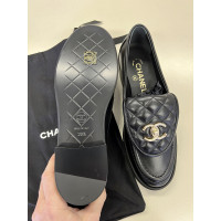 Chanel Pumps/Peeptoes aus Leder in Schwarz