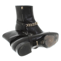 Gucci Stiefel mit Gliederkette