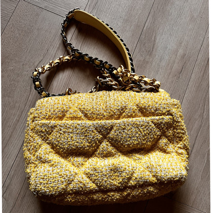 Chanel 19 Bag in Giallo