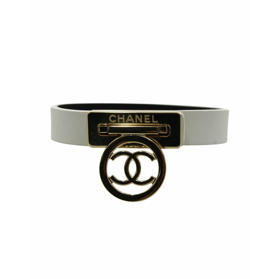 Chanel Armreif/Armband aus Leder in Weiß