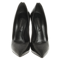 Casadei Pumps/Peeptoes Lakleer in Zwart