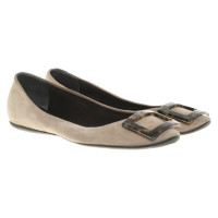 Roger Vivier Slipper/Ballerinas aus Wildleder in Beige