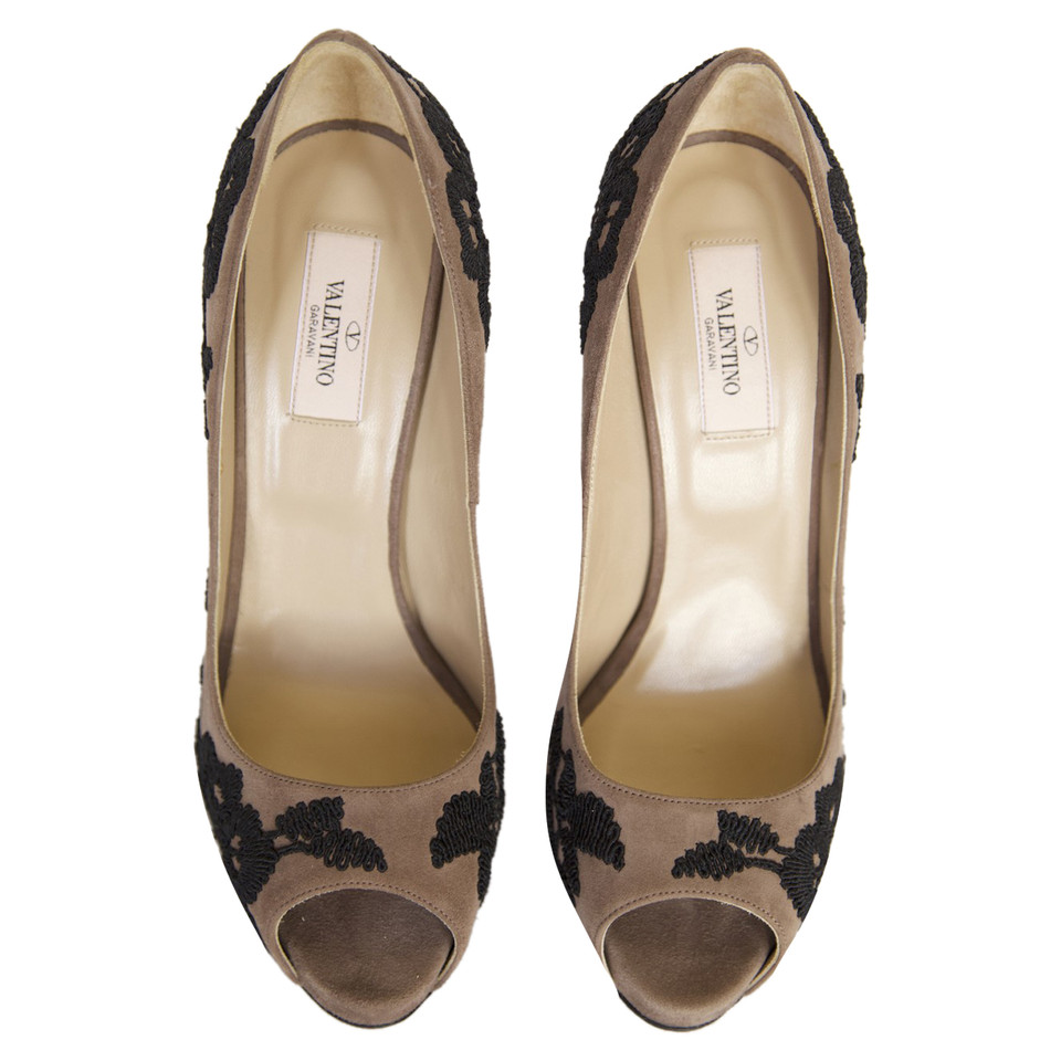 Valentino Garavani Pumps/Peeptoes Suede in Nude