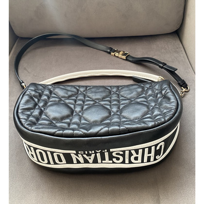 Dior Vibe Hobo Bag aus Leder in Schwarz