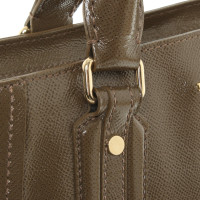 Burberry Handtasche aus Lackleder in Braun