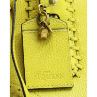 Alexander McQueen Tote Bag aus Leder in Gelb