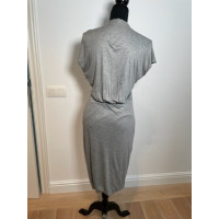 Alexander McQueen Kleid aus Viskose in Grau