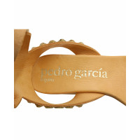 Pedro Garcia Chaussures compensées en Cuir en Nude