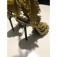 Emilio Pucci Pumps/Peeptoes Suede in Yellow