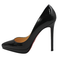 Christian Louboutin Décolleté/Spuntate in Pelle verniciata in Nero