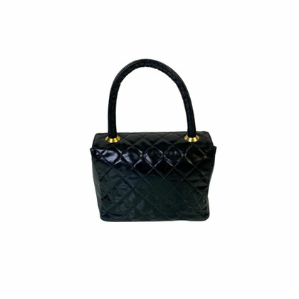 Chanel Top Handle Flap Bag Lakleer in Zwart