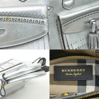 Burberry Handtasche aus Leder in Silbern