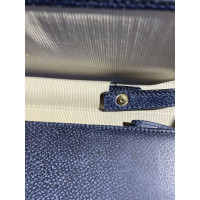 Giorgio Armani Umhängetasche aus Leder in Blau