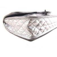Chanel Chocolate Bar Flap Bag aus Leder in Silbern