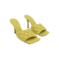 Bottega Veneta Sandalen aus Leder in Gelb