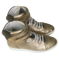 Louis Vuitton Sneakers aus Leder in Gold