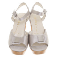 Prada Sandales en Beige