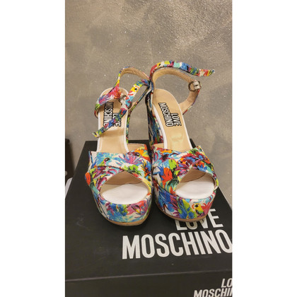 Moschino Love Sandalen aus Canvas in Weiß