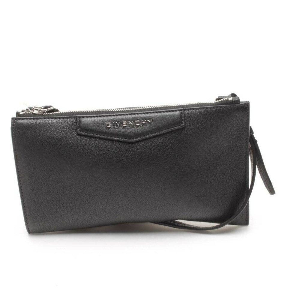 Givenchy Umhängetasche aus Leder in Schwarz