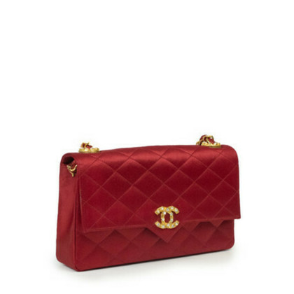 Chanel Flap Bag aus Seide in Rot