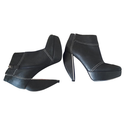 Lanvin Ankle boots Leather in Black