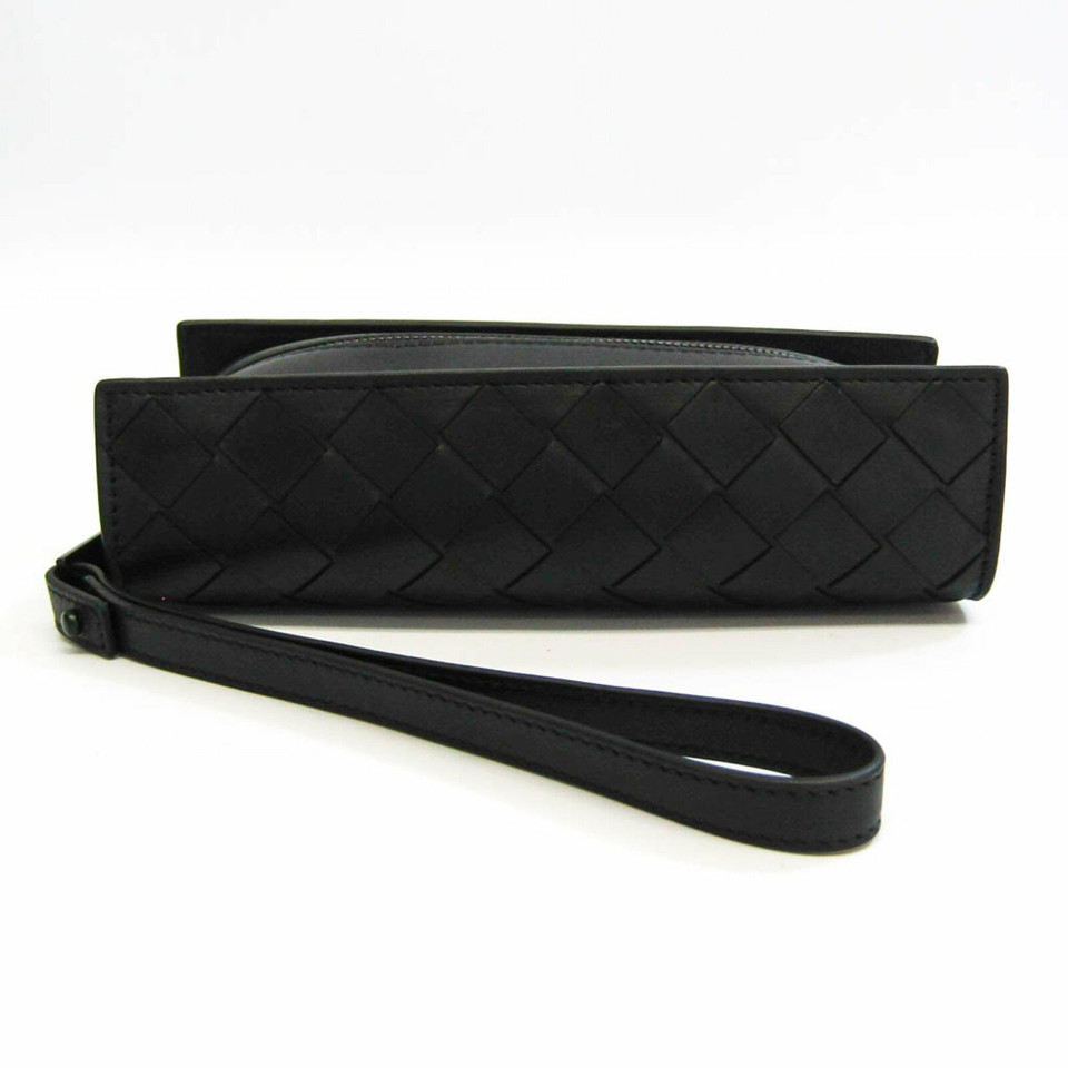 Bottega Veneta Clutch aus Leder in Schwarz