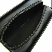 Bottega Veneta Clutch aus Leder in Schwarz