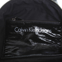Calvin Klein Handtasche aus Lackleder
