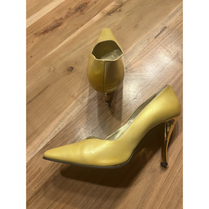 Escada Pumps/Peeptoes Patent leather in Yellow