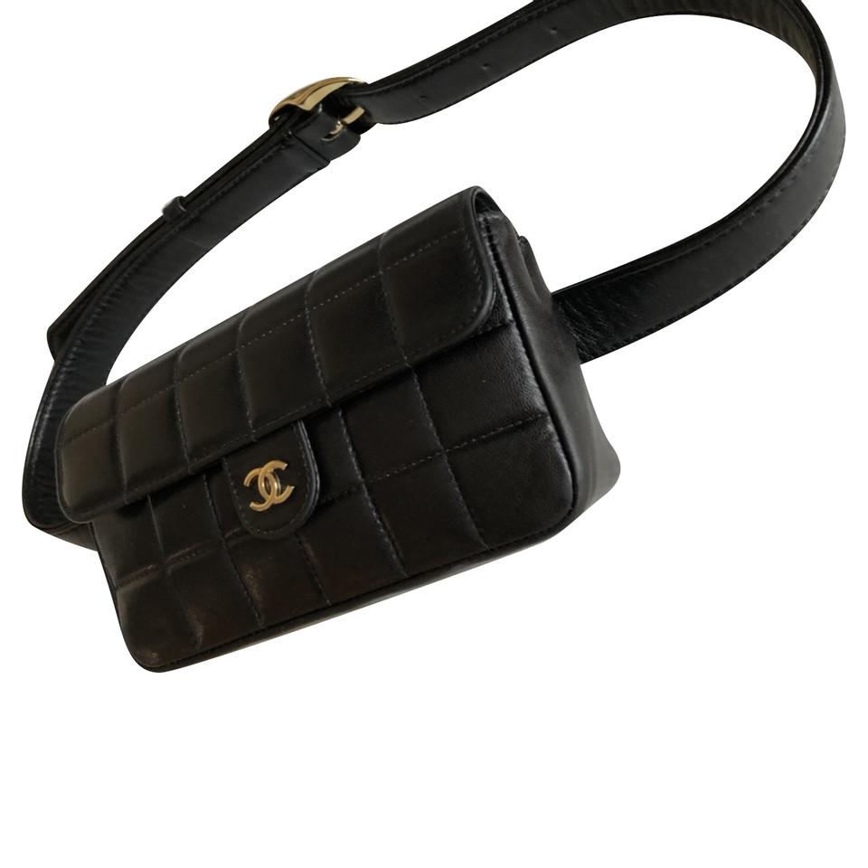 Chanel Clutch aus Leder in Schwarz