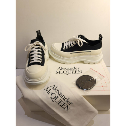 Alexander McQueen Sneakers in Zwart