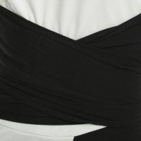 Issa Robe en soie en noir et blanc