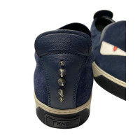 Fendi Sneakers aus Wildleder in Blau