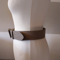 Christian Dior Gürtel aus Leder in Taupe