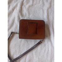 Moschino Handtasche aus Leder in Braun