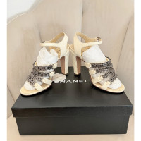 Chanel Sandalen aus Leder in Creme