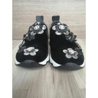 Fendi Sneakers aus Canvas in Schwarz