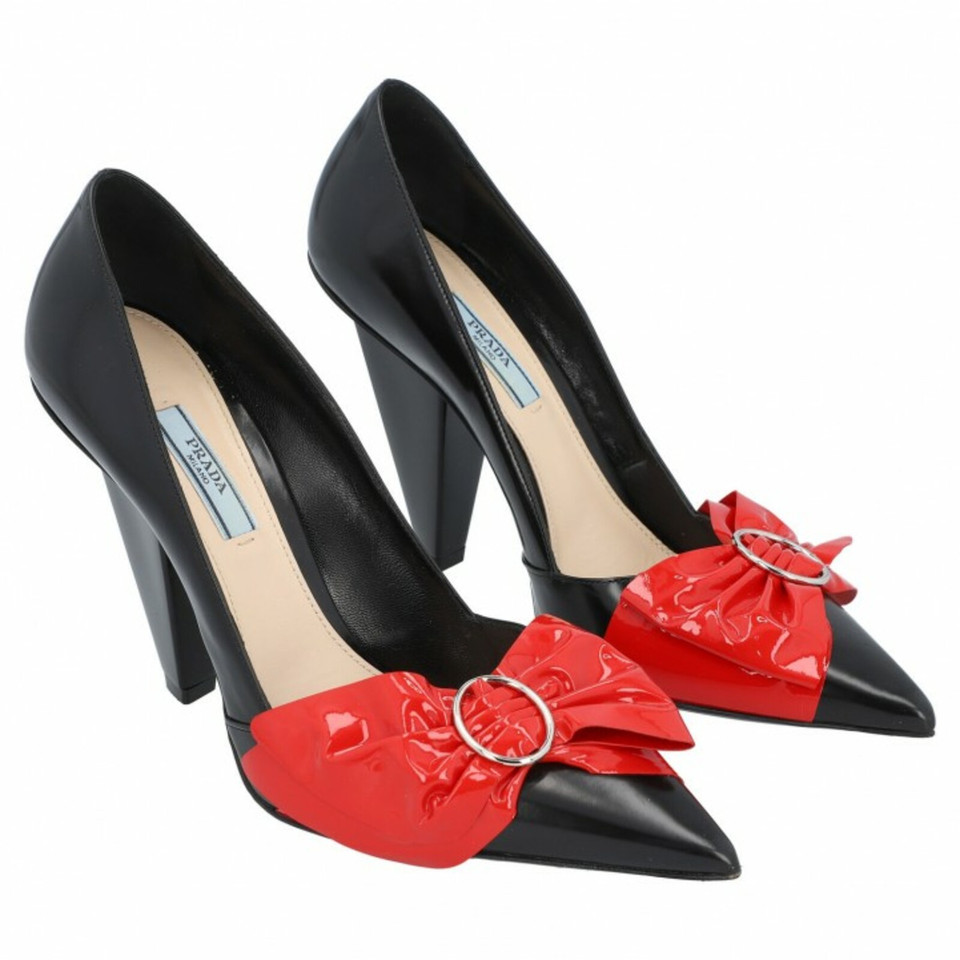 Prada Pumps/Peeptoes Leer in Zwart