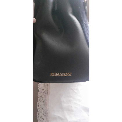 Ermanno Scervino Umhängetasche aus Leder in Schwarz